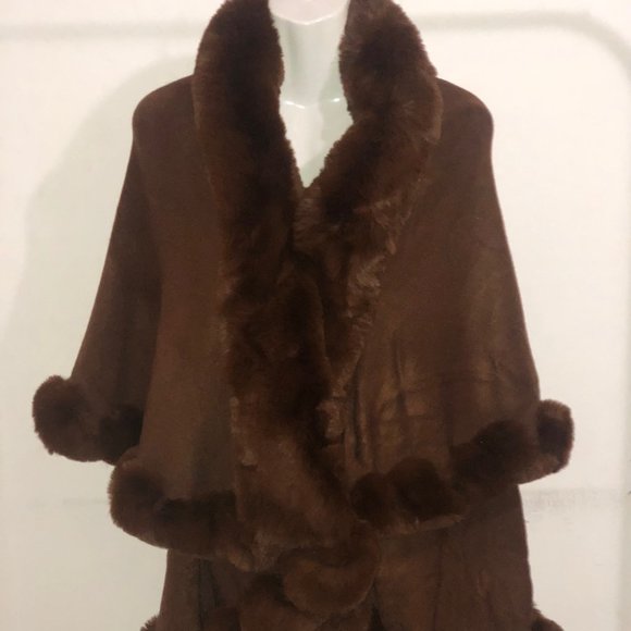 COPY - FAUX FUR TRIM KNITTED PONCHO - Picture 6 of 11